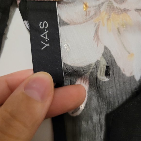 Elegant Floral Maxi Dress in Black and White - Picture 3 of 5